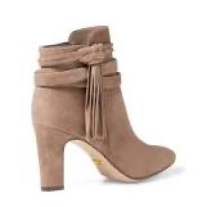 Booties with tassels